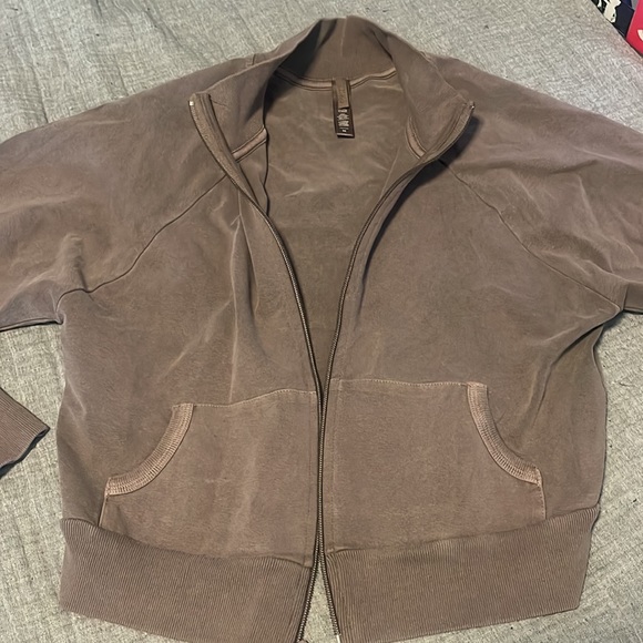 SKIMS OUTDOOR ZIP UP JACKET - Picture 2 of 6